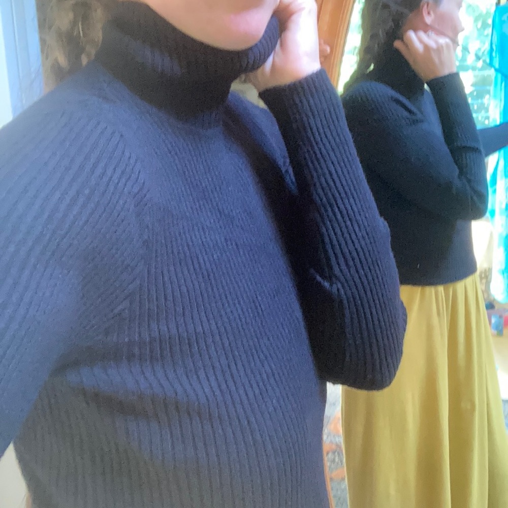 Ribbed crop top turtleneck